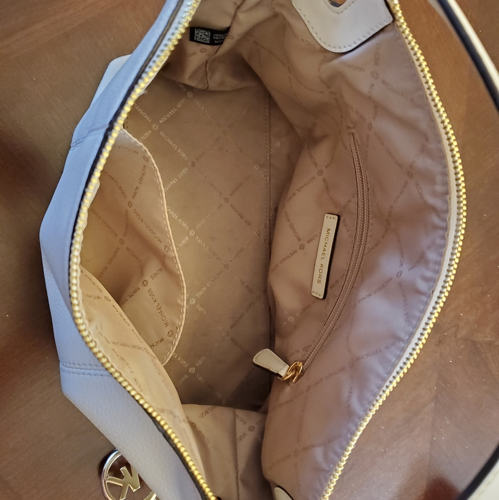 Michael Kors winter white purse - Picture 4 of 4